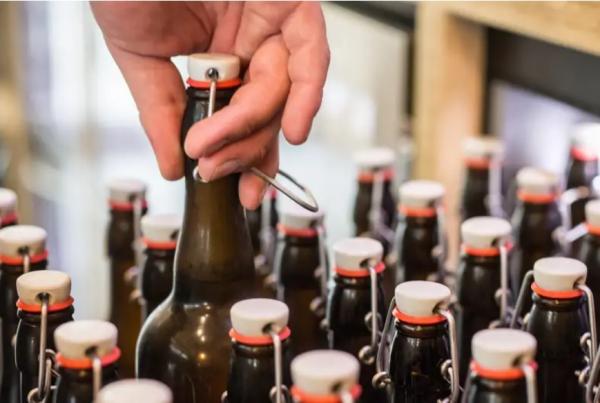 بعد سرقته محطة للوقود.. أصرّ على دفع ثمن عبوة مشروب غازي!